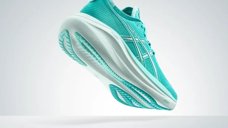 Suela Hybrid ASICSGRIP de la ASICS Gel-Nimbus 27 vista desde abajo mostrando las zonas de goma ASICSGRIP y AHAR+